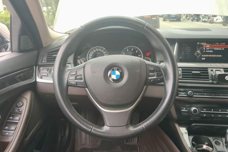 Used BMW 5 Series 2017 525Li Luxury Design Package Steering Wheel