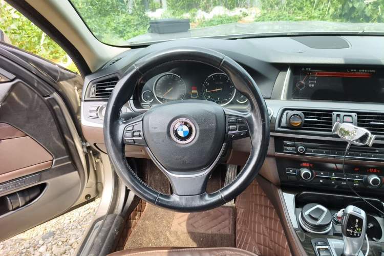 Used BMW 5 Series 2017 525Li Luxury Design Package Steering Wheel