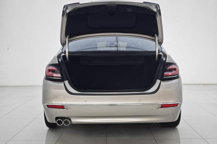 Used BMW 5 Series 2017 525Li Luxury Design Package Trunk