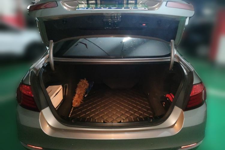 Used BMW 5 Series 2017 525Li Leading Model Trunk