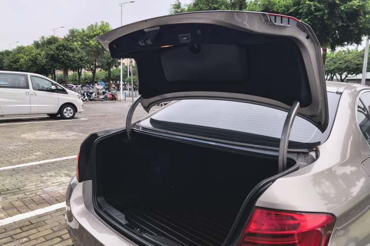 Used BMW 5 Series 2017 520Li Elegant Edition Trunk