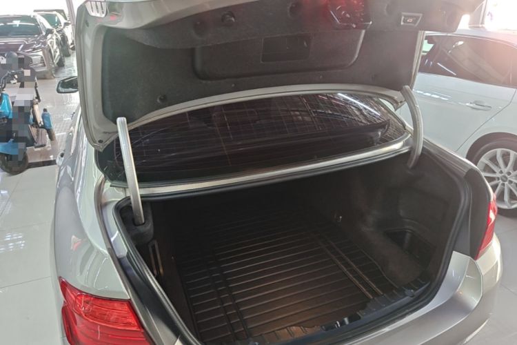 Used BMW 5 Series 2017 525Li Leading Model Trunk
