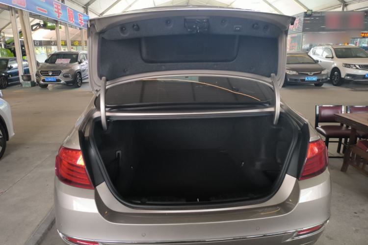 Used BMW 5 Series 2017 525Li Luxury Design Package Trunk