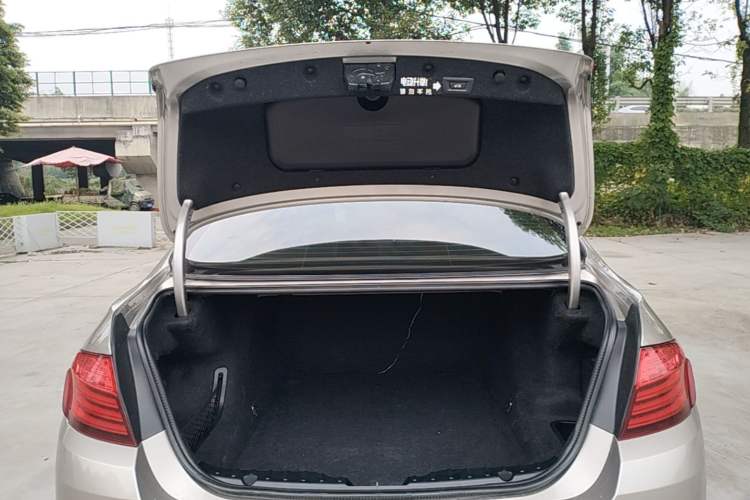 Used BMW 5 Series 2017 525Li Leading Model Trunk