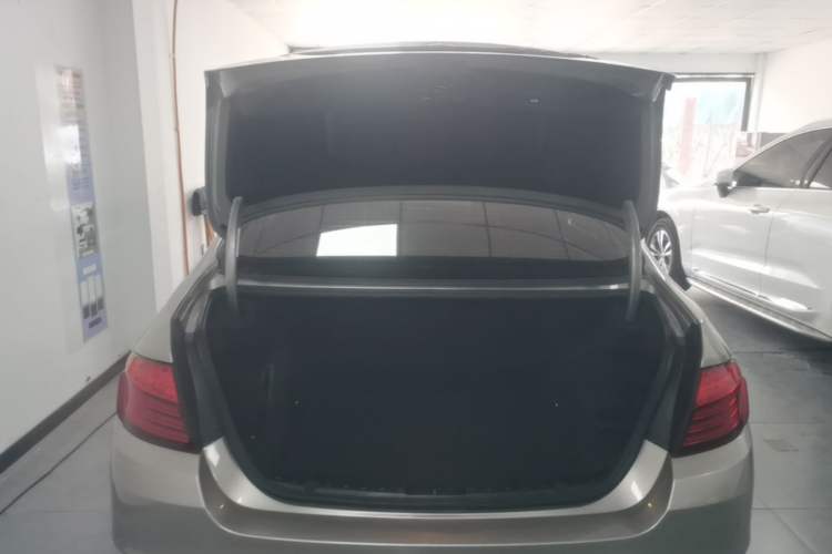 Used BMW 5 Series 2017 520Li Elegant Edition Trunk