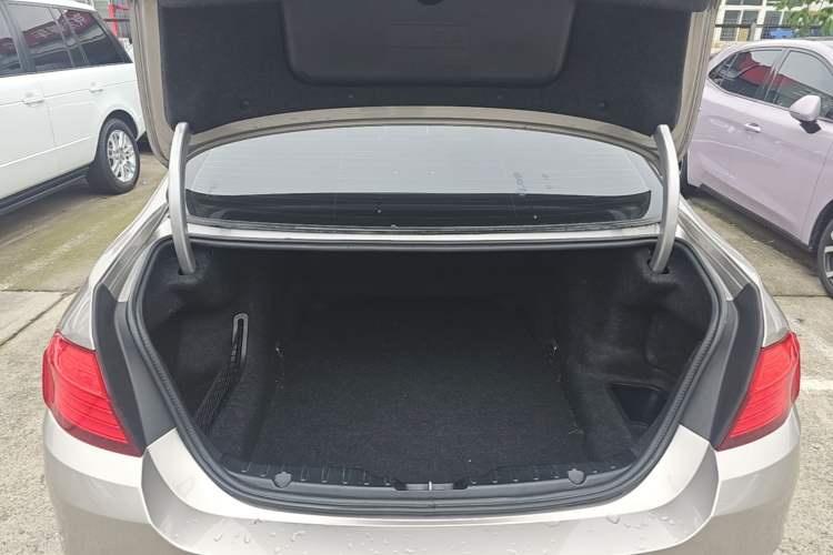 Used BMW 5 Series 2017 525Li Leading Model Trunk
