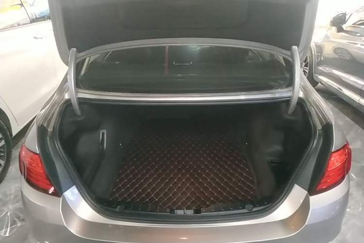Used BMW 5 Series 2017 520Li Elegant Edition Trunk