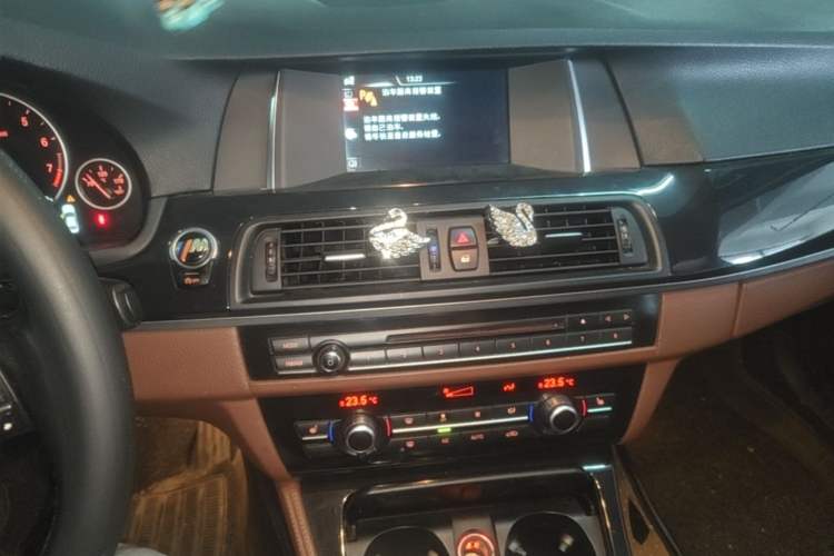 Used BMW 5 Series 2017 520Li Elegant Edition Audio And AC Panel