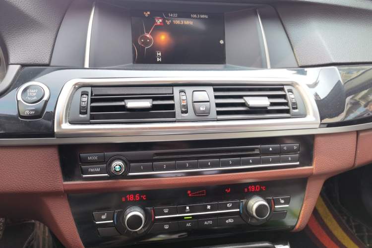 Used BMW 5 Series 2017 520Li Elegant Edition Audio And AC Panel