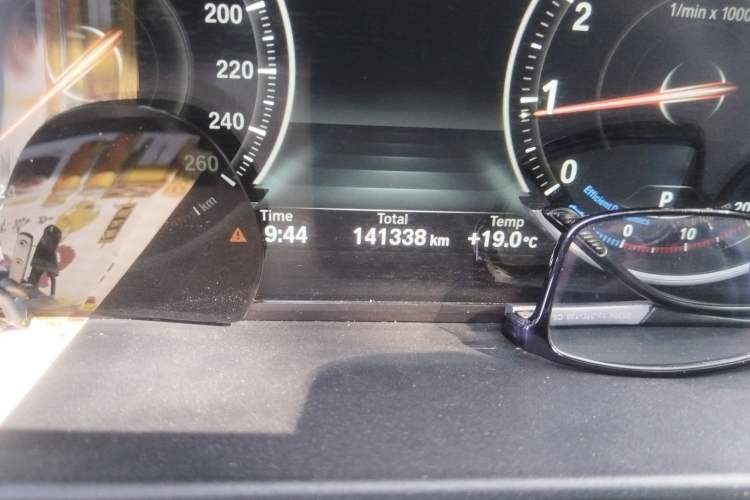 Used BMW 5 Series 2017 525Li Luxury Design Package Odometer Close Up