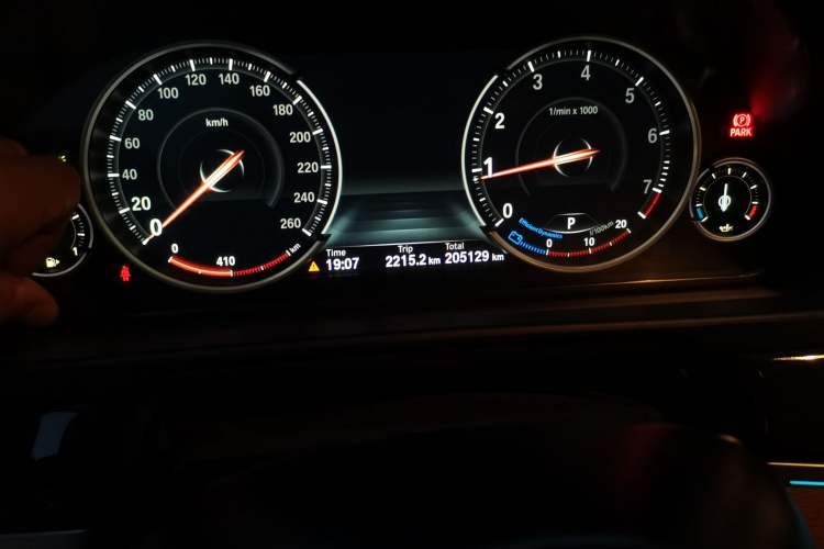 Used BMW 5 Series 2017 525Li Leading Model Odometer Close Up