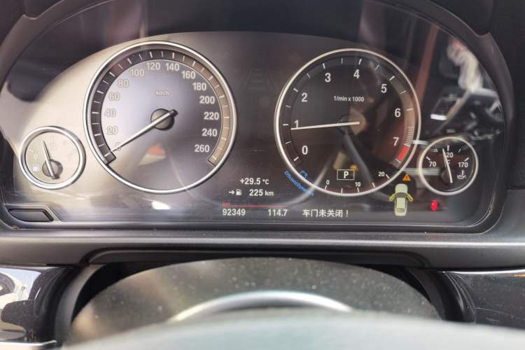Used BMW 5 Series 2017 520Li Elegant Edition Odometer Close Up