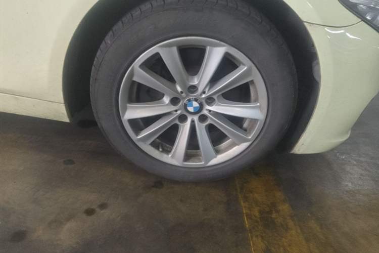 Used BMW 5 Series 2017 520Li Elegant Edition Right Front Wheel Hub