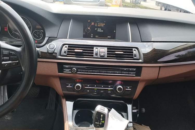 Used BMW 5 Series 2017 525Li Leading Model Audio And AC Panel