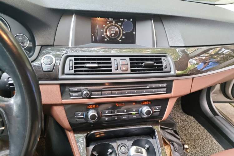 Used BMW 5 Series 2017 525Li Leading Model Audio And AC Panel