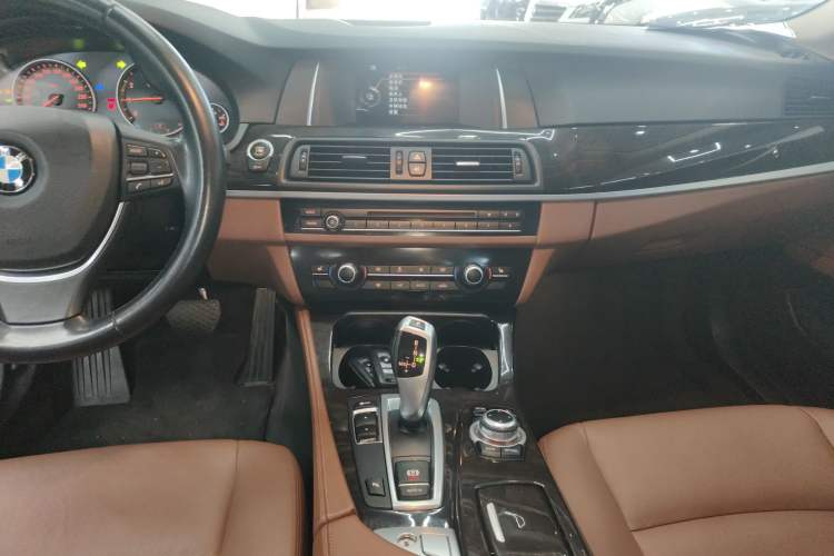 Used BMW 5 Series 2017 525Li Leading Model Audio And AC Panel