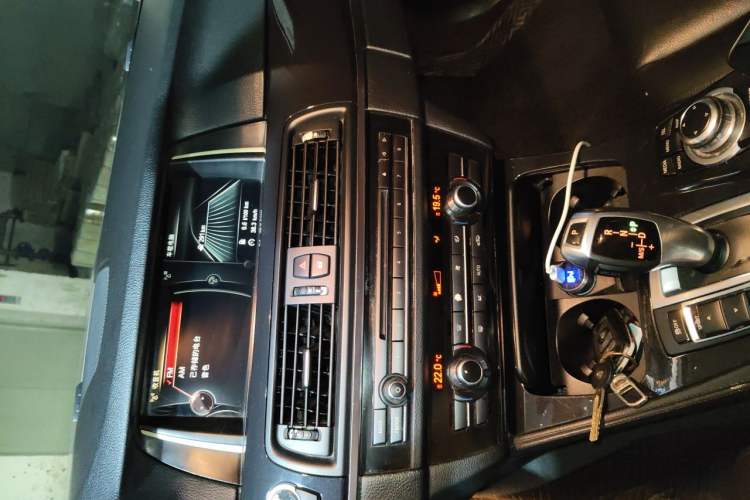 Used BMW 5 Series 2017 520Li Elegant Edition Audio And AC Panel