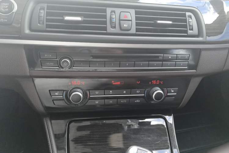 Used BMW 5 Series 2017 525Li Luxury Design Package Audio And AC Panel