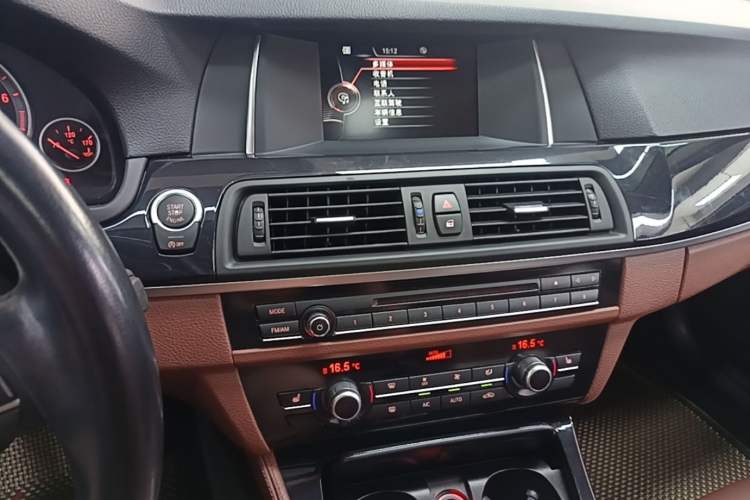 Used BMW 5 Series 2017 520Li Elegant Edition Audio And AC Panel