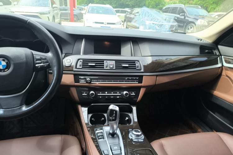 Used BMW 5 Series 2017 525Li Leading Model Audio And AC Panel