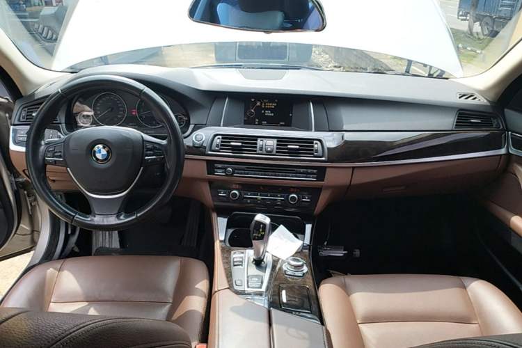 Used BMW 5 Series 2017 525Li Leading Model Center Console