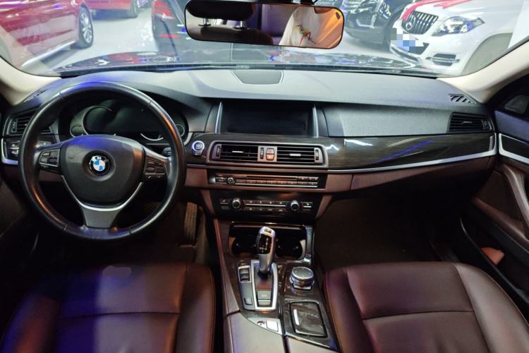 Used BMW 5 Series 2017 525Li Luxury Design Package Center Console