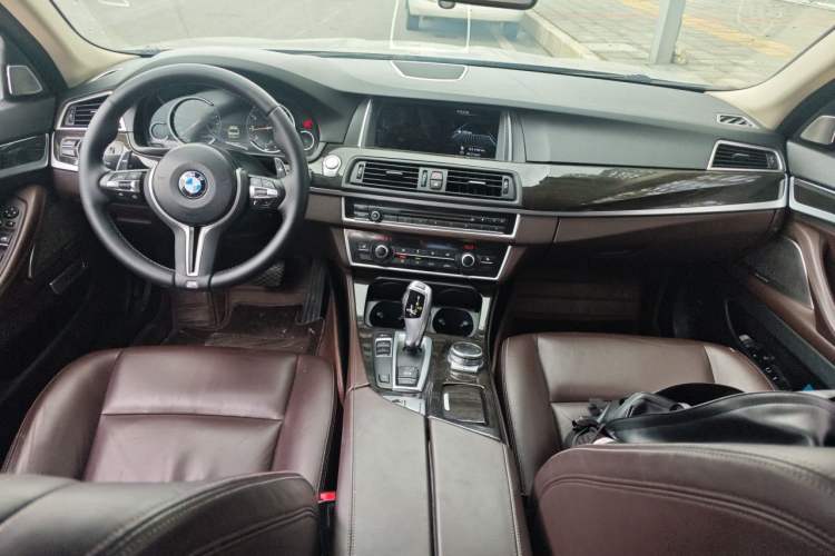 Used BMW 5 Series 2017 525Li Luxury Design Package Center Console
