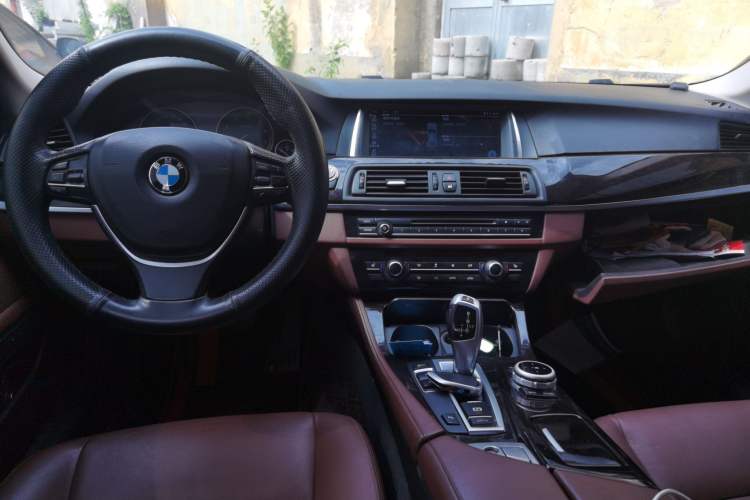 Used BMW 5 Series 2017 525Li Leading Model Center Console