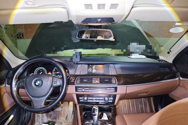 Used BMW 5 Series 2017 525Li Leading Model Center Console