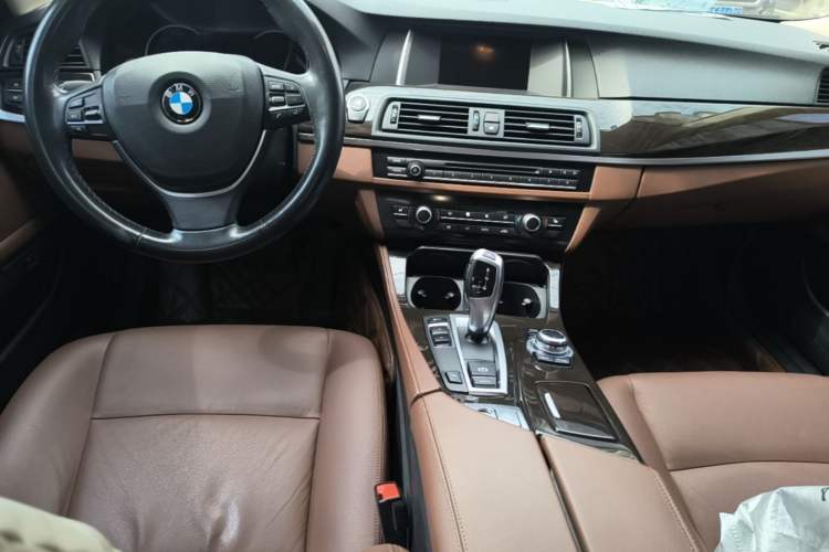 Used BMW 5 Series 2017 525Li Leading Model Center Console