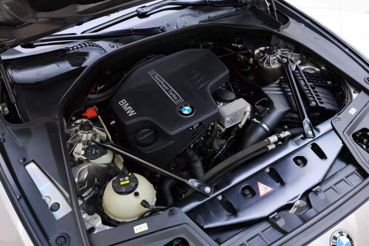 Used BMW 5 Series 2017 520Li Elegant Edition Engine Bay