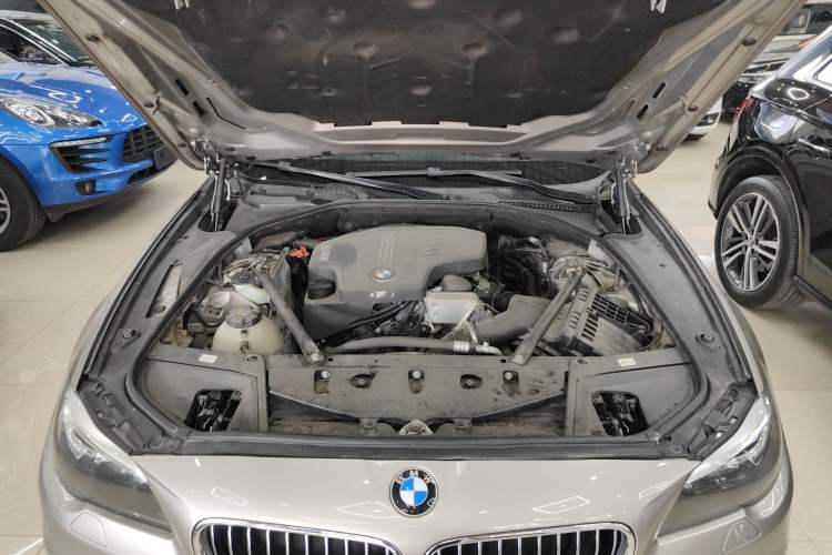 Used BMW 5 Series 2017 525Li Leading Model Engine Bay