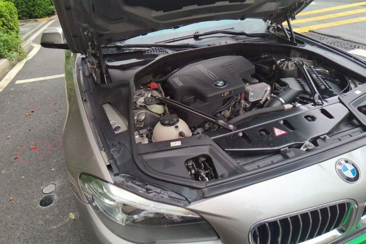 Used BMW 5 Series 2017 525Li Luxury Design Package Engine Bay Right