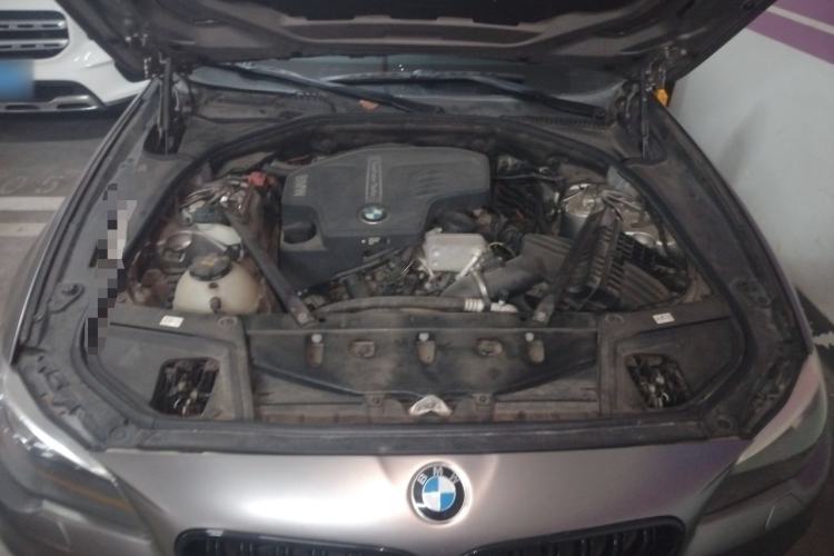 Used BMW 5 Series 2017 525Li Leading Model Engine Bay