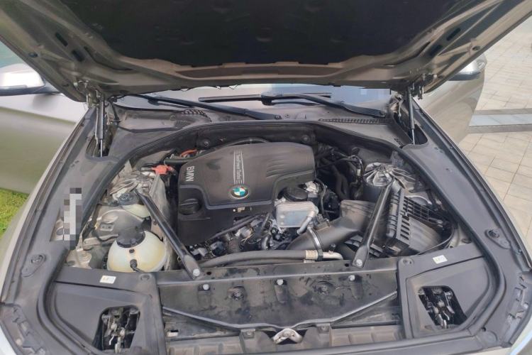 Used BMW 5 Series 2017 520Li Elegant Edition Engine Bay