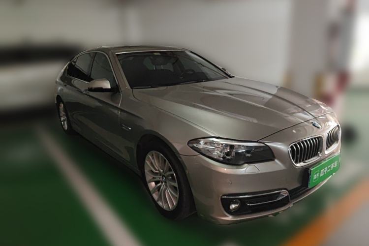 Used BMW 5 Series 2017 525Li Luxury Design Package Front Right 45 Deg
