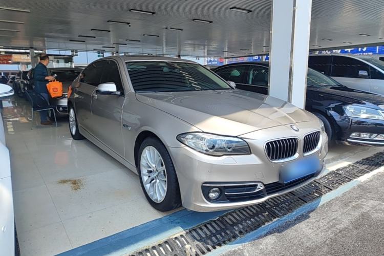 Used BMW 5 Series 2017 525Li Luxury Design Package Front Right 45 Deg