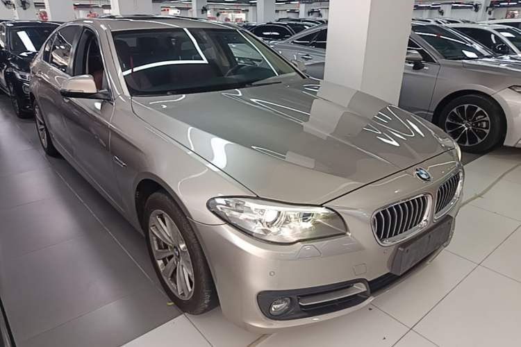 Used BMW 5 Series 2017 520Li Elegant Edition Front Right 45 Deg