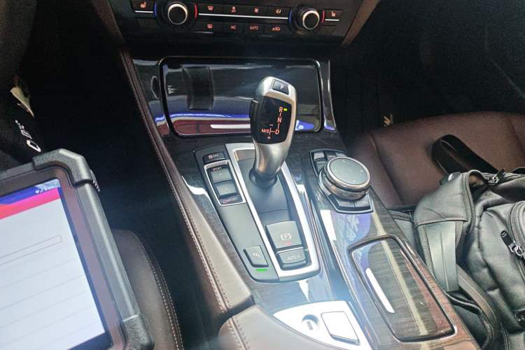 Used BMW 5 Series 2017 525Li Luxury Design Package Gear Lever