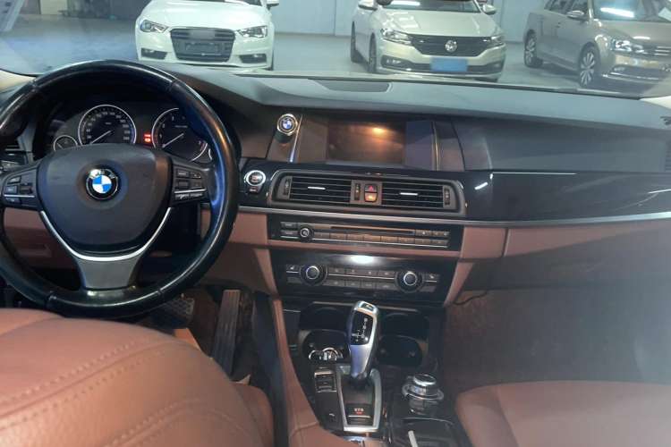 Used BMW 5 Series 2017 520Li Elegant Edition Interior 4