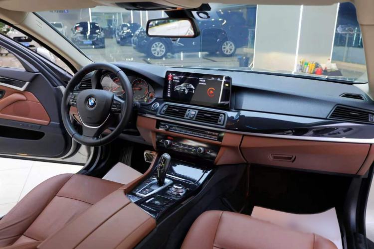Used BMW 5 Series 2017 520Li Elegant Edition Interior 4