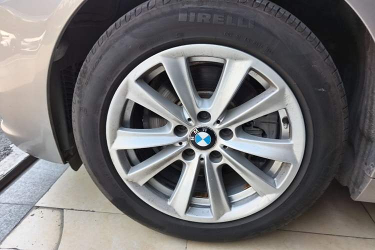 Used BMW 5 Series 2017 520Li Elegant Edition Left Front Wheel Hub