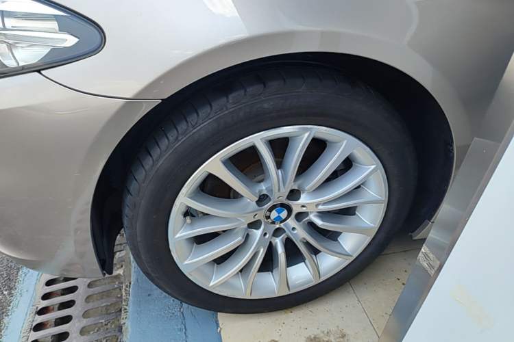 Used BMW 5 Series 2017 525Li Luxury Design Package Left Front Wheel Hub