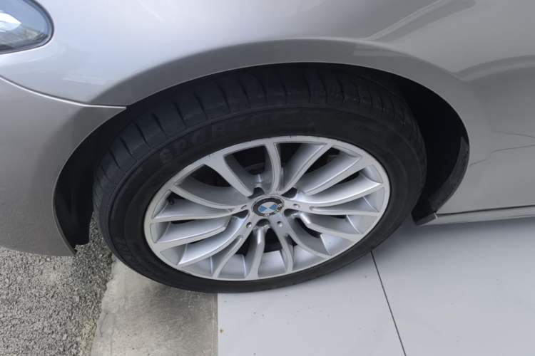 Used BMW 5 Series 2017 525Li Luxury Design Package Left Front Wheel Hub