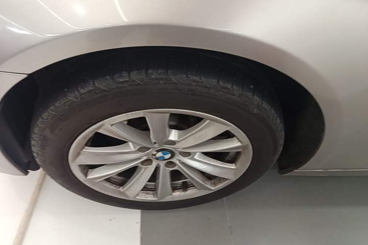 Used BMW 5 Series 2017 520Li Elegant Edition Left Front Wheel Hub