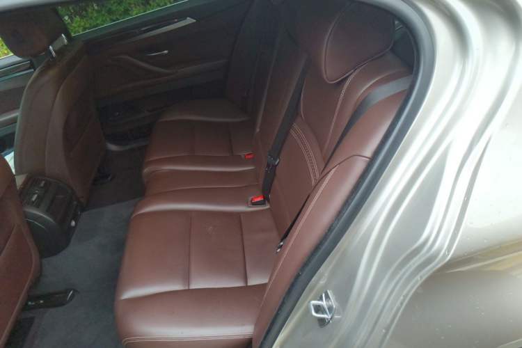 Used BMW 5 Series 2017 525Li Luxury Design Package Left Rear Seat