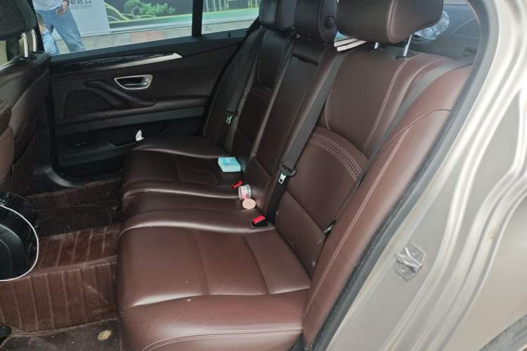 Used BMW 5 Series 2017 525Li Luxury Design Package Left Rear Seat