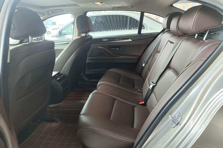 Used BMW 5 Series 2017 525Li Luxury Design Package Left Rear Seat