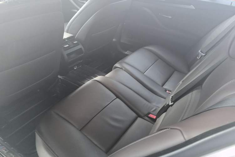 Used BMW 5 Series 2017 525Li Luxury Design Package Left Rear Seat