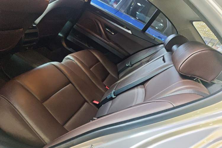 Used BMW 5 Series 2017 525Li Luxury Design Package Left Rear Seat